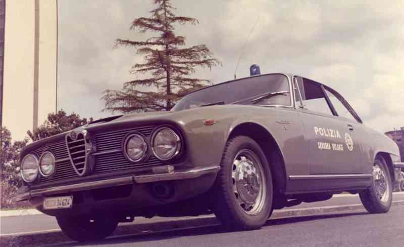 1970_squadra_volante_ar_2600sprint_1_tn.jpg